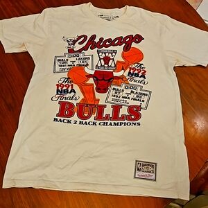 Chicago Bulls Back to Back Champions Mitchell & Ness Medium 1991 1992 Vintage ts